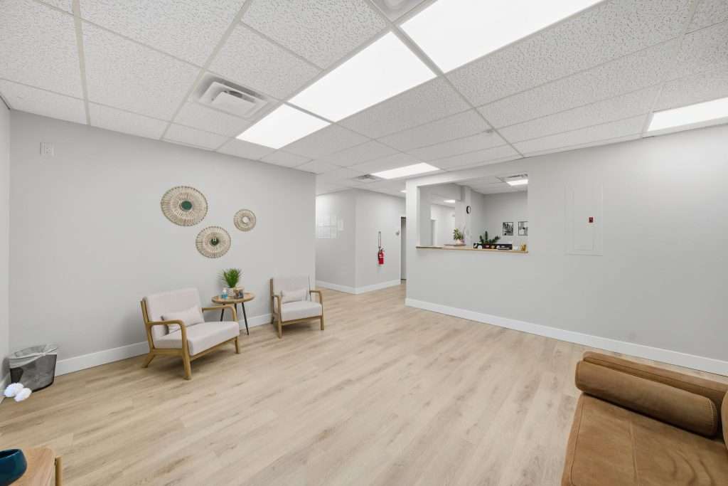 383-web-or-mls-Interior Photo (03)